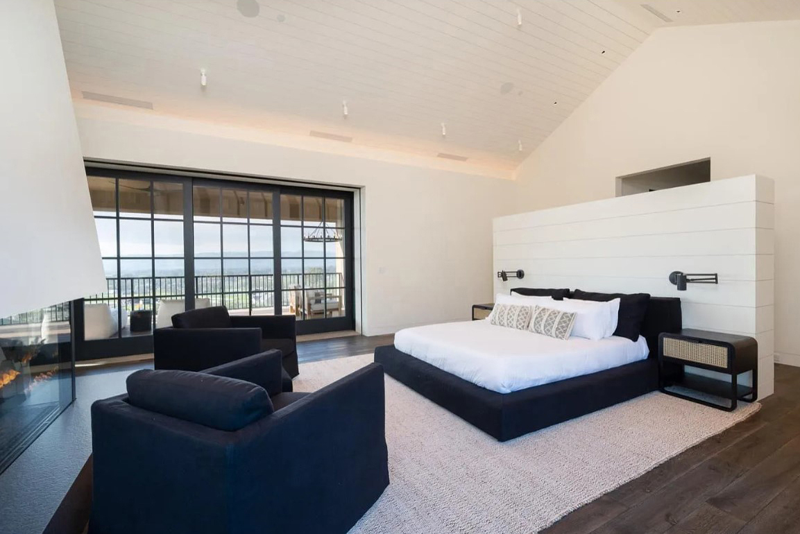3281 Napa Road — master bedroom