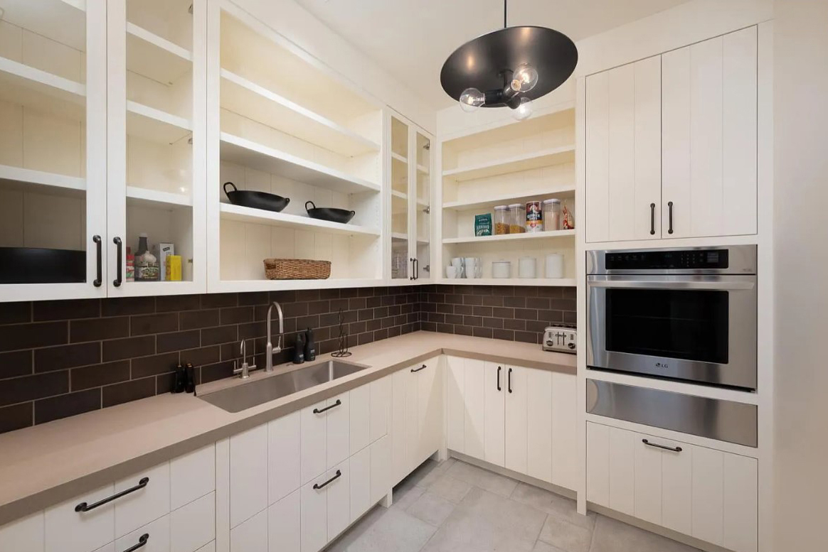 3281 Napa Road — pantry